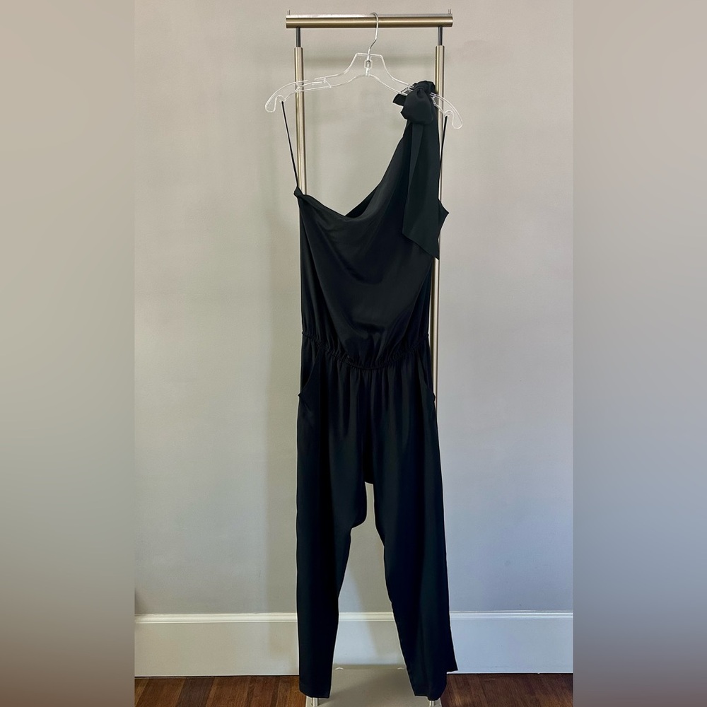 Michelle Mason Black One Shoulder Silk Jumpsuit
Size 6 made in USA